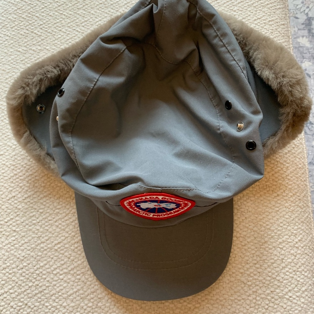 Canada Goose Gray Hat Stylish Accessory